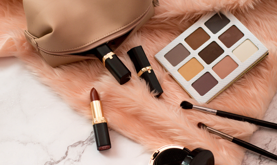 Il beauty kit da borsa per le giornate calde: must have per restare fresca e in ordine tutto il giorno Il beauty kit da borsa per le giornate calde: must have per restare fresca e in ordine tutto il giorno
