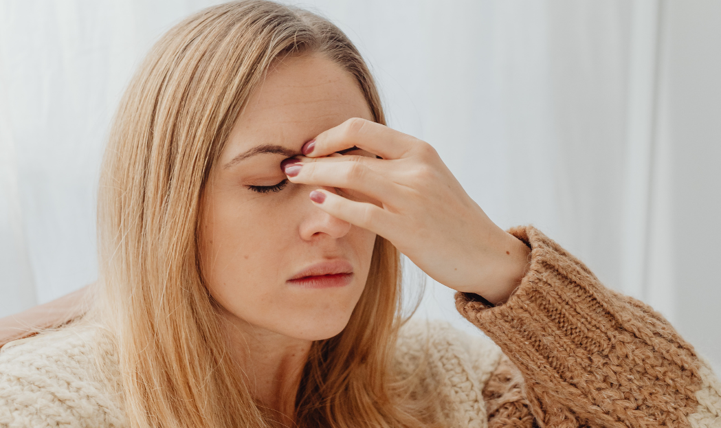 Mal di testa ricorrente: il ruolo di postura, stress visivo e carenze nutrizionali spesso sottovalutate Mal di testa ricorrente: il ruolo di postura, stress visivo e carenze nutrizionali spesso sottovalutate